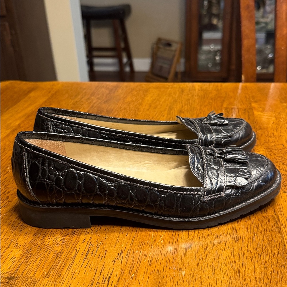 Talbots Black Textured Loafers for Women. Size 6.5 B - Picture 5 of 8